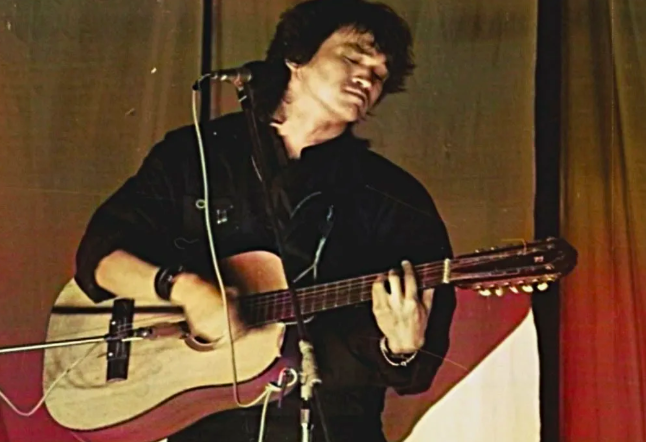 Фото В Новосибирске опубликованы архивные кадры концертов Виктора Цоя в 35-ю годовщину смерти 4